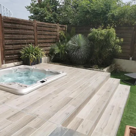 Appartement En Avec Jacuzzi Béziers